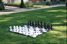 Uber Games Garden Chess Set With Nylon Chequerboard Mat