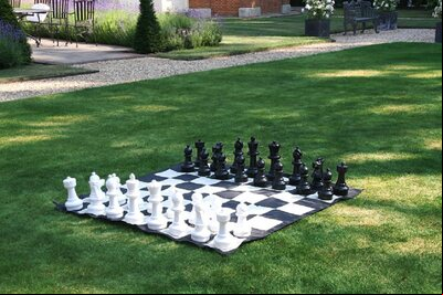 Uber Games Garden Chess Set With Nylon Chequerboard Mat